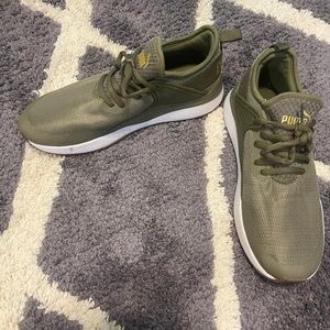 Women’s Puma Tennis Shoes